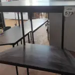 LOTE 573 - 02 MESAS COM TAMPO DE MADEIRA EM FORMA TRAPÉZIO.  (NO ESTADO) ATENÇÃO! FAZER A VISITAÇÃO ANTES DE ARREMATAR, NÃO SABEMOS SE FUNCIONA, LEILÃO NÃO TEM GARANTIA E NEM DEVOLUÇÃO, SUJEITO A POSSÍVEIS AVARIAS VISÍVEIS/OCULTAS E/OU AUSÊNCIA DE COMPONENTES.