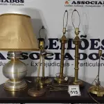 LOTE 615 - 06 ABAJURES SEM 01 COM CÚPULA.  (NO ESTADO) ATENÇÃO! FAZER A VISITAÇÃO ANTES DE ARREMATAR, NÃO SABEMOS SE FUNCIONA, LEILÃO NÃO TEM GARANTIA E NEM DEVOLUÇÃO, SUJEITO A POSSÍVEIS AVARIAS VISÍVEIS/OCULTAS E/OU AUSÊNCIA DE COMPONENTES.