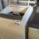 LOTE 310 - 01 MÁQUINA DE LAVAR MARCA BRASTEMP 5KG 220V. (NO ESTADO) ATENÇÃO! FAZER A VISITAÇÃO ANTES DE ARREMATAR, NÃO SABEMOS SE FUNCIONA. LEILÃO NÃO TEM GARANTIA E NEM DEVOLUÇÃO, SUJEITO A POSSÍVEIS AVARIAS VISÍVEIS/OCULTAS E/OU AUSÊNCIA DE COMPONENTES.