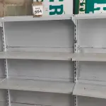LOTE 554 - 01 GÔNDOLA EXPOSITORA DUPLA DE 7,30 X 1,60. (NO ESTADO) ATENÇÃO! FAZER A VISITAÇÃO ANTES DE ARREMATAR, NÃO SABEMOS SE FUNCIONA, LEILÃO NÃO TEM GARANTIA E NEM DEVOLUÇÃO, SUJEITO A POSSÍVEIS AVARIAS VISÍVEIS/OCULTAS E/OU AUSÊNCIA DE COMPONENTES.