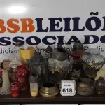 LOTE 618 - 01 LOTE COM GRANDE QUANTIDADE DE CASTIÇAIS DIVERSOS.  (NO ESTADO) ATENÇÃO! FAZER A VISITAÇÃO ANTES DE ARREMATAR, NÃO SABEMOS SE FUNCIONA, LEILÃO NÃO TEM GARANTIA E NEM DEVOLUÇÃO, SUJEITO A POSSÍVEIS AVARIAS VISÍVEIS/OCULTAS E/OU AUSÊNCIA DE COMPONENTES.