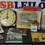 LOTE 594 - 01 LOTE COM QUADROS DE TAMANHOS DIVERSOS 01 RELÓGIO DE PAREDE.  (NO ESTADO) ATENÇÃO! FAZER A VISITAÇÃO ANTES DE ARREMATAR, NÃO SABEMOS SE FUNCIONA, LEILÃO NÃO TEM GARANTIA E NEM DEVOLUÇÃO, SUJEITO A POSSÍVEIS AVARIAS VISÍVEIS/OCULTAS E/OU AUSÊNCIA DE COMPONENTES.