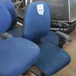 LOTE 533 - 04 CADEIRAS GIRADORAS PARA ESCRITÓRIO SENDO 01 CADEIRA CAIXA. (NO ESTADO) ATENÇÃO! FAZER A VISITAÇÃO ANTES DE ARREMATAR, NÃO SABEMOS SE FUNCIONA, LEILÃO NÃO TEM GARANTIA E NEM DEVOLUÇÃO, SUJEITO A POSSÍVEIS AVARIAS VISÍVEIS/OCULTAS E/OU AUSÊNCIA DE COMPONENTES.