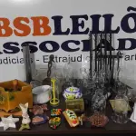 01 LOTE COM GRANDE QUANTIDADE DE MATERIAIS DECORATIVOS DIVERSOS.  (NO ESTADO) ATENÇÃO! FAZER A VISITAÇÃO ANTES DE ARREMATAR, NÃO SABEMOS SE FUNCIONA, LEILÃO NÃO TEM GARANTIA E NEM DEVOLUÇÃO, SUJEITO A POSSÍVEIS AVARIAS VISÍVEIS/OCULTAS E/OU AUSÊNCIA DE COMPONENTES.