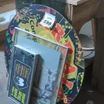 01 LOTE COM QUADROS E MOLDURAS DECORATIVAS E 02 VIDROS AVULSOS.  (NO ESTADO) ATENÇÃO! FAZER A VISITAÇÃO ANTES DE ARREMATAR, NÃO SABEMOS SE FUNCIONA, LEILÃO NÃO TEM GARANTIA E NEM DEVOLUÇÃO, SUJEITO A POSSÍVEIS AVARIAS VISÍVEIS/OCULTAS E/OU AUSÊNCIA DE COMPONENTES.