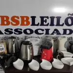 LOTE 008 - 03 CHALEIRAS, 01 PANELA ELÉTRICA, 01 PIPOQUEIRA, 02 MIXERS, 06 TIGELAS DE LOUÇA E ELETRODOMÉSTICOS DIVERSOS. (NO ESTADO) ATENÇÃO! FAZER A VISITAÇÃO ANTES DE ARREMATAR, NÃO SABEMOS SE FUNCIONA, LEILÃO NÃO TEM GARANTIA E NEM DEVOLUÇÃO, SUJEITO A POSSÍVEIS AVARIAS VISÍVEIS/OCULTAS E/OU AUSÊNCIA DE COMPONENTES.