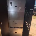 LOTE 100 - 01 NOBREAK POTÊNCIA 80KVA E 01 BANCO DE BATERIAS PARA 32 BATERIAS COM CABOS. (NO ESTADO) (OBS. O LOTE NÃO POSSUI BATERIAS) ATENÇÃO! FAZER A VISITAÇÃO ANTES DE ARREMATAR, NÃO SABEMOS SE FUNCIONA, LEILÃO NÃO TEM GARANTIA E NEM DEVOLUÇÃO, SUJEITO A POSSÍVEIS AVARIAS VISÍVEIS/OCULTAS E/OU AUSÊNCIA DE COMPONENTES.