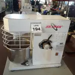 LOTE 194 - 01 BATEDEIRA DE MASSA INDUSTRIAL MARCA SKYPAN INCOMPLETA. (NO ESTADO) ATENÇÃO! FAZER A VISITAÇÃO ANTES DE ARREMATAR, NÃO SABEMOS SE FUNCIONA, LEILÃO NÃO TEM GARANTIA E NEM DEVOLUÇÃO, SUJEITO A POSSÍVEIS AVARIAS VISÍVEIS/OCULTAS E/OU AUSÊNCIA DE COMPONENTES.