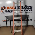 LOTE 301 - 01 ESCADA. (NO ESTADO) ATENÇÃO! FAZER A VISITAÇÃO ANTES DE ARREMATAR, NÃO SABEMOS SE FUNCIONA, LEILÃO NÃO TEM GARANTIA E NEM DEVOLUÇÃO, SUJEITO A POSSÍVEIS AVARIAS VISÍVEIS/OCULTAS E/OU AUSÊNCIA DE COMPONENTES.