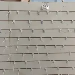 LOTE 537 -  01 PAINEL CANALETADO COM GANCHOS DE 1,38 X 1,44. (NO ESTADO) ATENÇÃO! FAZER A VISITAÇÃO ANTES DE ARREMATAR, NÃO SABEMOS SE FUNCIONA, LEILÃO NÃO TEM GARANTIA E NEM DEVOLUÇÃO, SUJEITO A POSSÍVEIS AVARIAS VISÍVEIS/OCULTAS E/OU AUSÊNCIA DE COMPONENTES.