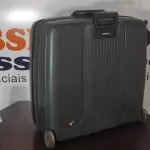 LOTE 583 - 01 MALA DE VIAGEM.  (NO ESTADO) ATENÇÃO! FAZER A VISITAÇÃO ANTES DE ARREMATAR, NÃO SABEMOS SE FUNCIONA, LEILÃO NÃO TEM GARANTIA E NEM DEVOLUÇÃO, SUJEITO A POSSÍVEIS AVARIAS VISÍVEIS/OCULTAS E/OU AUSÊNCIA DE COMPONENTES.