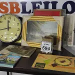 LOTE 594 - 01 LOTE COM QUADROS DE TAMANHOS DIVERSOS 01 RELÓGIO DE PAREDE.  (NO ESTADO) ATENÇÃO! FAZER A VISITAÇÃO ANTES DE ARREMATAR, NÃO SABEMOS SE FUNCIONA, LEILÃO NÃO TEM GARANTIA E NEM DEVOLUÇÃO, SUJEITO A POSSÍVEIS AVARIAS VISÍVEIS/OCULTAS E/OU AUSÊNCIA DE COMPONENTES.