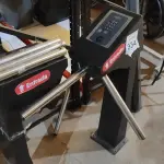 LOTE 334 - 02 CATRACAS DE PORTARIA. (NO ESTADO) ATENÇÃO! FAZER A VISITAÇÃO ANTES DE ARREMATAR, NÃO SABEMOS SE FUNCIONA, LEILÃO NÃO TEM GARANTIA E NEM DEVOLUÇÃO, SUJEITO A POSSÍVEIS AVARIAS VISÍVEIS/OCULTAS E/OU AUSÊNCIA DE COMPONENTES.