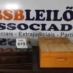 02 MALAS EM MADEIRA PARA FAQUEIRO.  (NO ESTADO) ATENÇÃO! FAZER A VISITAÇÃO ANTES DE ARREMATAR, NÃO SABEMOS SE FUNCIONA, LEILÃO NÃO TEM GARANTIA E NEM DEVOLUÇÃO, SUJEITO A POSSÍVEIS AVARIAS VISÍVEIS/OCULTAS E/OU AUSÊNCIA DE COMPONENTES.