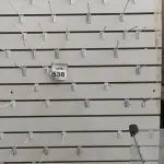 LOTE 538 -  01 PAINEL CANALETADO COM GANCHOS DE 1,38 X 1,44. (NO ESTADO) ATENÇÃO! FAZER A VISITAÇÃO ANTES DE ARREMATAR, NÃO SABEMOS SE FUNCIONA, LEILÃO NÃO TEM GARANTIA E NEM DEVOLUÇÃO, SUJEITO A POSSÍVEIS AVARIAS VISÍVEIS/OCULTAS E/OU AUSÊNCIA DE COMPONENTES.