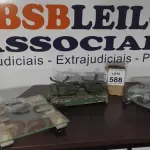 LOTE 588 - 02 BALANÇAS DIGITAIS E 01 BALANÇA ANTIGA SEM BANDEJA. (NO ESTADO) ATENÇÃO! FAZER A VISITAÇÃO ANTES DE ARREMATAR, NÃO SABEMOS SE FUNCIONA, LEILÃO NÃO TEM GARANTIA E NEM DEVOLUÇÃO, SUJEITO A POSSÍVEIS AVARIAS VISÍVEIS/OCULTAS E/OU AUSÊNCIA DE COMPONENTES.
