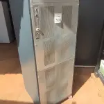 LOTE 100 - 01 NOBREAK POTÊNCIA 80KVA E 01 BANCO DE BATERIAS PARA 32 BATERIAS COM CABOS. (NO ESTADO) (OBS. O LOTE NÃO POSSUI BATERIAS) ATENÇÃO! FAZER A VISITAÇÃO ANTES DE ARREMATAR, NÃO SABEMOS SE FUNCIONA, LEILÃO NÃO TEM GARANTIA E NEM DEVOLUÇÃO, SUJEITO A POSSÍVEIS AVARIAS VISÍVEIS/OCULTAS E/OU AUSÊNCIA DE COMPONENTES.