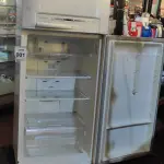 LOTE 001 - 01 GELADEIRA ELECTROLUX FROST FREE DF 46. (NO ESTADO) ATENÇÃO! FAZER A VISITAÇÃO ANTES DE ARREMATAR, NÃO SABEMOS SE FUNCIONA. LEILÃO NÃO TEM GARANTIA E NEM DEVOLUÇÃO, SUJEITO A POSSÍVEIS AVARIAS VISÍVEIS/OCULTAS E/OU AUSÊNCIA DE COMPONENTES.