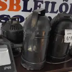 LOTE 616 - 02 REFLETORES DE 03 CANHÕES DE LUZ.  (NO ESTADO) ATENÇÃO! FAZER A VISITAÇÃO ANTES DE ARREMATAR, NÃO SABEMOS SE FUNCIONA, LEILÃO NÃO TEM GARANTIA E NEM DEVOLUÇÃO, SUJEITO A POSSÍVEIS AVARIAS VISÍVEIS/OCULTAS E/OU AUSÊNCIA DE COMPONENTES.