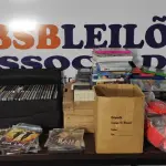 LOTE 593 - 01 LOTE COM 01 CASE PORTA CD E GRANDE QUANTIDADE DE CD, JOGOS E FITAS DIVERSAS.  (NO ESTADO) ATENÇÃO! FAZER A VISITAÇÃO ANTES DE ARREMATAR, NÃO SABEMOS SE FUNCIONA, LEILÃO NÃO TEM GARANTIA E NEM DEVOLUÇÃO, SUJEITO A POSSÍVEIS AVARIAS VISÍVEIS/OCULTAS E/OU AUSÊNCIA DE COMPONENTES.