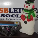LOTE 601 - 01 REPLICA DE CARROCEIRA DE CAMINHÃO, 01 PAR DE PATINS E 01 ENFEITE DE NATAL COM LUMINOSO.   (NO ESTADO) ATENÇÃO! FAZER A VISITAÇÃO ANTES DE ARREMATAR, NÃO SABEMOS SE FUNCIONA, LEILÃO NÃO TEM GARANTIA E NEM DEVOLUÇÃO, SUJEITO A POSSÍVEIS AVARIAS VISÍVEIS/OCULTAS E/OU AUSÊNCIA DE COMPONENTES.