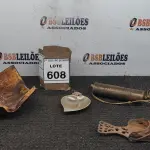 LOTE 608 - 01 FRUTEIRA DECORATIVA, 01 ESTRIBO DE METAL, 01 BOLSA DE METAL E 01 CINZEIRO DECORATIVO. (NO ESTADO) ATENÇÃO! FAZER A VISITAÇÃO ANTES DE ARREMATAR, NÃO SABEMOS SE FUNCIONA, LEILÃO NÃO TEM GARANTIA E NEM DEVOLUÇÃO, SUJEITO A POSSÍVEIS AVARIAS VISÍVEIS/OCULTAS E/OU AUSÊNCIA DE COMPONENTES.