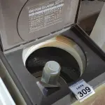 LOTE 360 - 01 MÁQUINA DE LAVAR MARCA BRASTEMP 5KG 220V. (NO ESTADO) ATENÇÃO! FAZER A VISITAÇÃO ANTES DE ARREMATAR, NÃO SABEMOS SE FUNCIONA. LEILÃO NÃO TEM GARANTIA E NEM DEVOLUÇÃO, SUJEITO A POSSÍVEIS AVARIAS VISÍVEIS/OCULTAS E/OU AUSÊNCIA DE COMPONENTES.