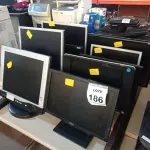 LOTE 186 - 09 MONITORES LCD MARCA E MODELOS DIVERSOS. (NO ESTADO) ATENÇÃO! FAZER A VISITAÇÃO ANTES DE ARREMATAR, NÃO SABEMOS SE FUNCIONA, LEILÃO NÃO TEM GARANTIA E NEM DEVOLUÇÃO, SUJEITO A POSSÍVEIS AVARIAS VISÍVEIS/OCULTAS E/OU AUSÊNCIA DE COMPONENTES.
