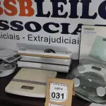 LOTE 031 - 10 BALANÇAS MARCAS E MODELOS DIVERSOS E 01 SELADORA ELÉTRICA. (NO ESTADO) ATENÇÃO! FAZER A VISITAÇÃO ANTES DE ARREMATAR, NÃO SABEMOS SE FUNCIONA. LEILÃO NÃO TEM GARANTIA E NEM DEVOLUÇÃO, SUJEITO A POSSÍVEIS AVARIAS VISÍVEIS/OCULTAS E/OU AUSÊNCIA DE COMPONENTES.