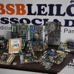LOTE 043 - 01 LOTE COM VÁRIAS PLACAS MÃE MODELOS DIVERSOS. (NO ESTADO) ATENÇÃO! FAZER A VISITAÇÃO ANTES DE ARREMATAR, NÃO SABEMOS SE FUNCIONA, LEILÃO NÃO TEM GARANTIA E NEM DEVOLUÇÃO, SUJEITO A POSSÍVEIS AVARIAS VISÍVEIS/OCULTAS E/OU AUSÊNCIA DE COMPONENTES.