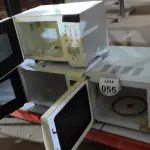 LOTE 055 - 03 MICRO-ONDAS SEM PRATO MARCAS E MODELOS DIVERSOS. (NO ESTADO) ATENÇÃO! FAZER A VISITAÇÃO ANTES DE ARREMATAR, NÃO SABEMOS SE FUNCIONA, LEILÃO NÃO TEM GARANTIA E NEM DEVOLUÇÃO, SUJEITO A POSSÍVEIS AVARIAS VISÍVEIS/OCULTAS E/OU AUSÊNCIA DE COMPONENTES.