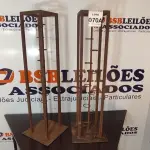 LOTE 070 - 02 SUPORTES DE FERRO PARA CASTIÇAL. (NO ESTADO) ATENÇÃO! FAZER A VISITAÇÃO ANTES DE ARREMATAR, NÃO SABEMOS SE FUNCIONA, LEILÃO NÃO TEM GARANTIA E NEM DEVOLUÇÃO, SUJEITO A POSSÍVEIS AVARIAS VISÍVEIS/OCULTAS E/OU AUSÊNCIA DE COMPONENTES.