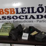 LOTE 624 - 01 CALCULADORA ANTIGA, 01 TRANSFORME DE BAIXA VOLTAGEM E 05 LÂMPADAS COLORIDAS.  (NO ESTADO) ATENÇÃO! FAZER A VISITAÇÃO ANTES DE ARREMATAR, NÃO SABEMOS SE FUNCIONA, LEILÃO NÃO TEM GARANTIA E NEM DEVOLUÇÃO, SUJEITO A POSSÍVEIS AVARIAS VISÍVEIS/OCULTAS E/OU AUSÊNCIA DE COMPONENTES.