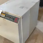 LOTE 326 - 01 NOBREAK SENOIDAL. NO ESTADO) ATENÇÃO! FAZER A VISITAÇÃO ANTES DE ARREMATAR, NÃO SABEMOS SE FUNCIONA, LEILÃO NÃO TEM GARANTIA E NEM DEVOLUÇÃO, SUJEITO A POSSÍVEIS AVARIAS VISÍVEIS/OCULTAS E/OU AUSÊNCIA DE COMPONENTES.