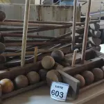 LOTE 603 - 01 LOTE COM GRANDE QUANTIDADE DE TACOS E BOLAS DE CROQUETE COM 3 CARRINHOS DE MADEIRA.  (NO ESTADO) ATENÇÃO! FAZER A VISITAÇÃO ANTES DE ARREMATAR, NÃO SABEMOS SE FUNCIONA, LEILÃO NÃO TEM GARANTIA E NEM DEVOLUÇÃO, SUJEITO A POSSÍVEIS AVARIAS VISÍVEIS/OCULTAS E/OU AUSÊNCIA DE COMPONENTES.