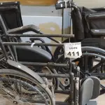 LOTE 411 - 03 CADEIRAS DE RODAS. (NO ESTADO) ATENÇÃO! FAZER A VISITAÇÃO ANTES DE ARREMATAR, NÃO SABEMOS SE FUNCIONA, LEILÃO NÃO TEM GARANTIA E NEM DEVOLUÇÃO, SUJEITO A POSSÍVEIS AVARIAS VISÍVEIS/OCULTAS E/OU AUSÊNCIA DE COMPONENTES.