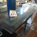 LOTE 271 - 01 EXPOSITOR DE VIDRO COM DIVISÃO. (NO ESTADO) ATENÇÃO! FAZER A VISITAÇÃO ANTES DE ARREMATAR, NÃO SABEMOS SE FUNCIONA, LEILÃO NÃO TEM GARANTIA E NEM DEVOLUÇÃO, SUJEITO A POSSÍVEIS AVARIAS VISÍVEIS/OCULTAS E/OU AUSÊNCIA DE COMPONENTES.