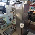 LOTE 241 - 01 PRENSA TÊRMICA E 01 SUCATA DE BEBEDOURO INOX. (NO ESTADO) ATENÇÃO! FAZER A VISITAÇÃO ANTES DE ARREMATAR, NÃO SABEMOS SE FUNCIONA, LEILÃO NÃO TEM GARANTIA E NEM DEVOLUÇÃO, SUJEITO A POSSÍVEIS AVARIAS VISÍVEIS/OCULTAS E/OU AUSÊNCIA DE COMPONENTES.