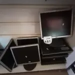LOTE 151 - 10 MONITORES LCD MARCAS E MODELOS DIVERSOS. (NO ESTADO) ATENÇÃO! FAZER A VISITAÇÃO ANTES DE ARREMATAR, NÃO SABEMOS SE FUNCIONA, LEILÃO NÃO TEM GARANTIA E NEM DEVOLUÇÃO, SUJEITO A POSSÍVEIS AVARIAS VISÍVEIS/OCULTAS E/OU AUSÊNCIA DE COMPONENTES.