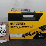 LOTE 300 - CHAVE CATRACA 3/8 COM DUAS BATERIAS MALETA  E ACESSÓRIOS. (NO ESTADO) ATENÇÃO! FAZER A VISITAÇÃO ANTES DE ARREMATAR, NÃO SABEMOS SE FUNCIONA, LEILÃO NÃO TEM GARANTIA E NEM DEVOLUÇÃO, SUJEITO A POSSÍVEIS AVARIAS VISÍVEIS/OCULTAS E/OU AUSÊNCIA DE COMPONENTES. 