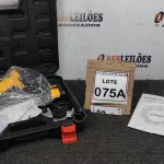LOTE 075 - PARAFUSADEIRA 48V A BATERIAS E ADAPTADOR CORTADOR DE CHAPA COM MALETA. (NO ESTADO) ATENÇÃO! FAZER A VISITAÇÃO ANTES DE ARREMATAR, NÃO SABEMOS SE FUNCIONA, LEILÃO NÃO TEM GARANTIA E NEM DEVOLUÇÃO, SUJEITO A POSSÍVEIS AVARIAS VISÍVEIS/OCULTAS E/OU AUSÊNCIA DE COMPONENTES. 