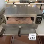 LOTE 243 - 01 FORNO ELÉTRICO INOX MARCA PICNIC. (NO ESTADO) ATENÇÃO! FAZER A VISITAÇÃO ANTES DE ARREMATAR, NÃO SABEMOS SE FUNCIONA, LEILÃO NÃO TEM GARANTIA E NEM DEVOLUÇÃO, SUJEITO A POSSÍVEIS AVARIAS VISÍVEIS/OCULTAS E/OU AUSÊNCIA DE COMPONENTES.