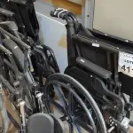 LOTE 411 - 03 CADEIRAS DE RODAS. (NO ESTADO) ATENÇÃO! FAZER A VISITAÇÃO ANTES DE ARREMATAR, NÃO SABEMOS SE FUNCIONA, LEILÃO NÃO TEM GARANTIA E NEM DEVOLUÇÃO, SUJEITO A POSSÍVEIS AVARIAS VISÍVEIS/OCULTAS E/OU AUSÊNCIA DE COMPONENTES.