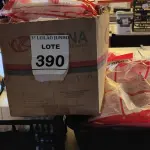 LOTE 390 - 01 LOTE COM PARAFUSOS PARA CAIXA ACOPLADA, MANGUEIRAS PARA MÁQUINA DE LAVAR, SIFÃO, LUVAS EMBORRACHADAS, MÁSCARAS DE PROTEÇÃO, 01 ESPELHO PEQUENO E SIFÕES DUPLOS. (NO ESTADO) ATENÇÃO! FAZER A VISITAÇÃO ANTES DE ARREMATAR, NÃO SABEMOS SE FUNCIONA. LEILÃO NÃO TEM GARANTIA E NEM DEVOLUÇÃO, SUJEITO A POSSÍVEIS AVARIAS VISÍVEIS/OCULTAS E/OU AUSÊNCIA DE COMPONENTES.