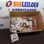 LOTE 293 - 01 LOTE COM VÁRIOS DISJUNTORES DE TAMANHOS E MODELOS DIVERSOS. (NO ESTADO) ATENÇÃO! FAZER A VISITAÇÃO ANTES DE ARREMATAR, NÃO SABEMOS SE FUNCIONA, LEILÃO NÃO TEM GARANTIA E NEM DEVOLUÇÃO, SUJEITO A POSSÍVEIS AVARIAS VISÍVEIS/OCULTAS E/OU AUSÊNCIA DE COMPONENTES.