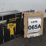 LOTE 065 - PARAFUSADEIRA A BATERIA 12V 2BITS E CARREGADOR. (NO ESTADO) ATENÇÃO! FAZER A VISITAÇÃO ANTES DE ARREMATAR, NÃO SABEMOS SE FUNCIONA, LEILÃO NÃO TEM GARANTIA E NEM DEVOLUÇÃO, SUJEITO A POSSÍVEIS AVARIAS VISÍVEIS/OCULTAS E/OU AUSÊNCIA DE COMPONENTES. 