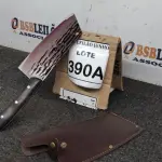 LOTE 390 - CUTELO  IMPORTADA AÇO INOXIDÁVEL CABO EM MADEIRA  FULL TANG BAINHA DE NAPA  TAMANHO TOTAL 30CM PESO 318G JÁ AFIADA. (NO ESTADO) ATENÇÃO! FAZER A VISITAÇÃO ANTES DE ARREMATAR, NÃO SABEMOS SE FUNCIONA, LEILÃO NÃO TEM GARANTIA E NEM DEVOLUÇÃO, SUJEITO A POSSÍVEIS AVARIAS VISÍVEIS/OCULTAS E/OU AUSÊNCIA DE COMPONENTES. 
