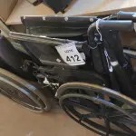 LOTE 412 - 03 CADEIRAS DE RODAS. (NO ESTADO) ATENÇÃO! FAZER A VISITAÇÃO ANTES DE ARREMATAR, NÃO SABEMOS SE FUNCIONA, LEILÃO NÃO TEM GARANTIA E NEM DEVOLUÇÃO, SUJEITO A POSSÍVEIS AVARIAS VISÍVEIS/OCULTAS E/OU AUSÊNCIA DE COMPONENTES.