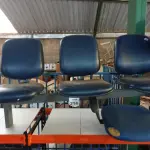 LOTE 214 - 01 LONGARINA DE 03 LUGARES E 01 CADEIRA ALTA PARA CAIXA. (NO ESTADO) ATENÇÃO! FAZER A VISITAÇÃO ANTES DE ARREMATAR, NÃO SABEMOS SE FUNCIONA, LEILÃO NÃO TEM GARANTIA E NEM DEVOLUÇÃO, SUJEITO A POSSÍVEIS AVARIAS VISÍVEIS/OCULTAS E/OU AUSÊNCIA DE COMPONENTES.