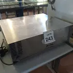 LOTE 243 - 01 FORNO ELÉTRICO INOX MARCA PICNIC. (NO ESTADO) ATENÇÃO! FAZER A VISITAÇÃO ANTES DE ARREMATAR, NÃO SABEMOS SE FUNCIONA, LEILÃO NÃO TEM GARANTIA E NEM DEVOLUÇÃO, SUJEITO A POSSÍVEIS AVARIAS VISÍVEIS/OCULTAS E/OU AUSÊNCIA DE COMPONENTES.